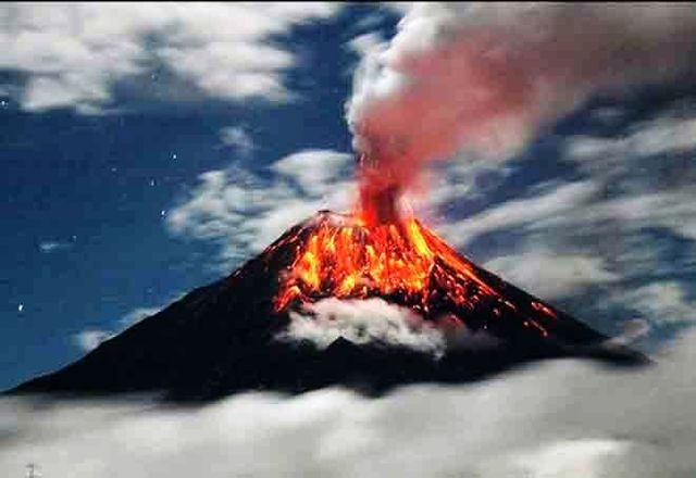 VOLCÁN TUNGURAHUA