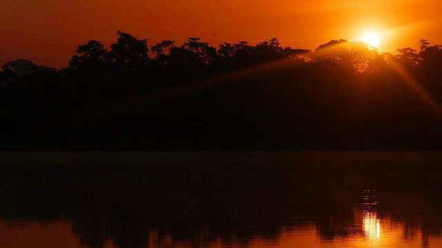 ATARDECER AMAZÓNICO